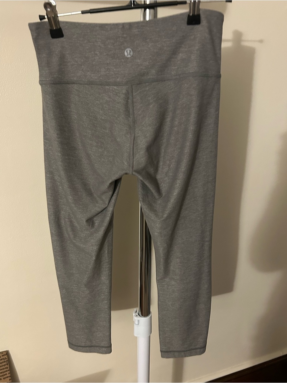 Lululemon Women’s Gray Cropped Leggings